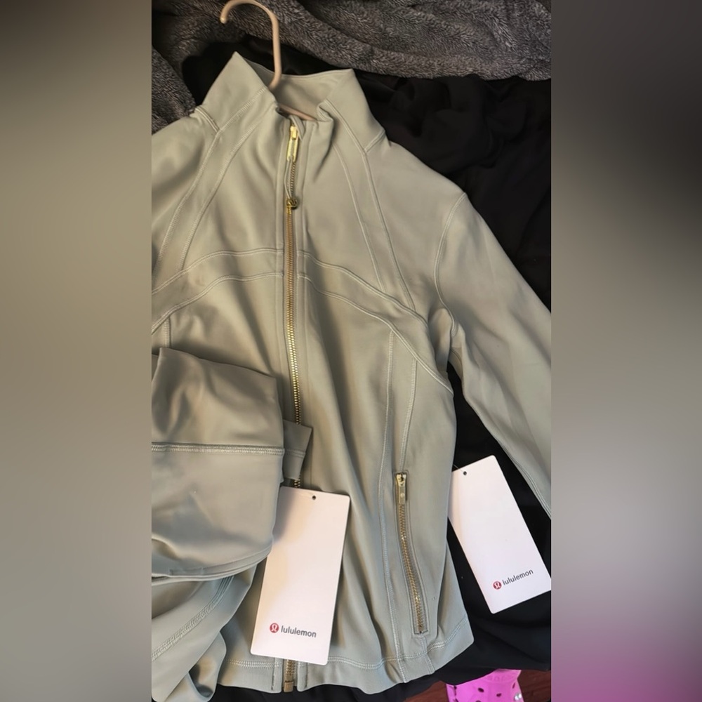luluemon fog green/gold set